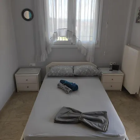 Mary Feriehus Makrygialos